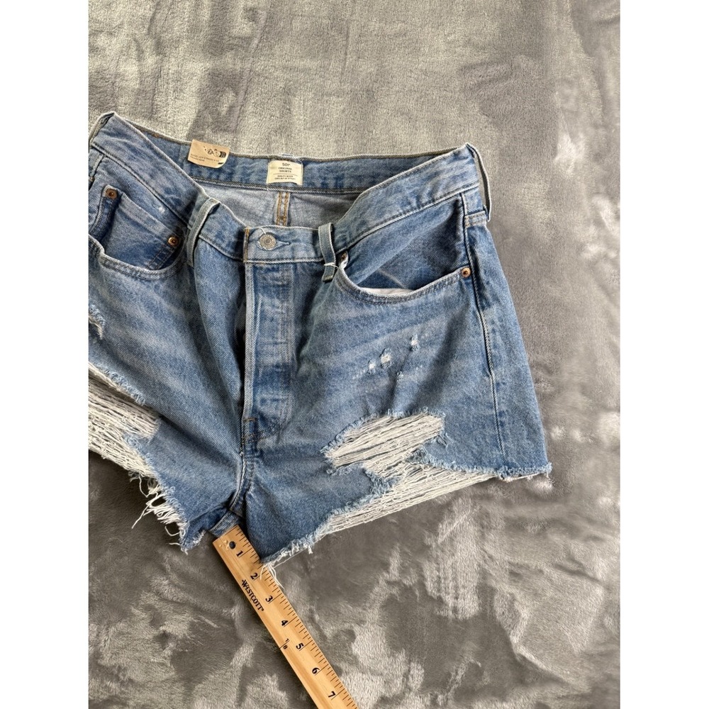 Levi's 501 Original High Rise Cut-Off Denim Shorts Women Light Wash NWT EU 33 - Picture 4 of 8